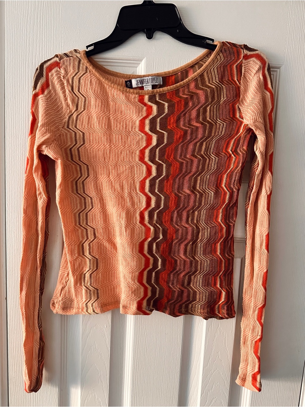 Jennifer Lopez Y2K 2000’s Peach and Rust Brown/Red Zigzag Long Sleeve Top